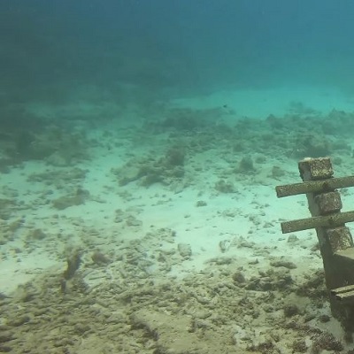 ruinas y construcciones sumergidas en el fondo del mar